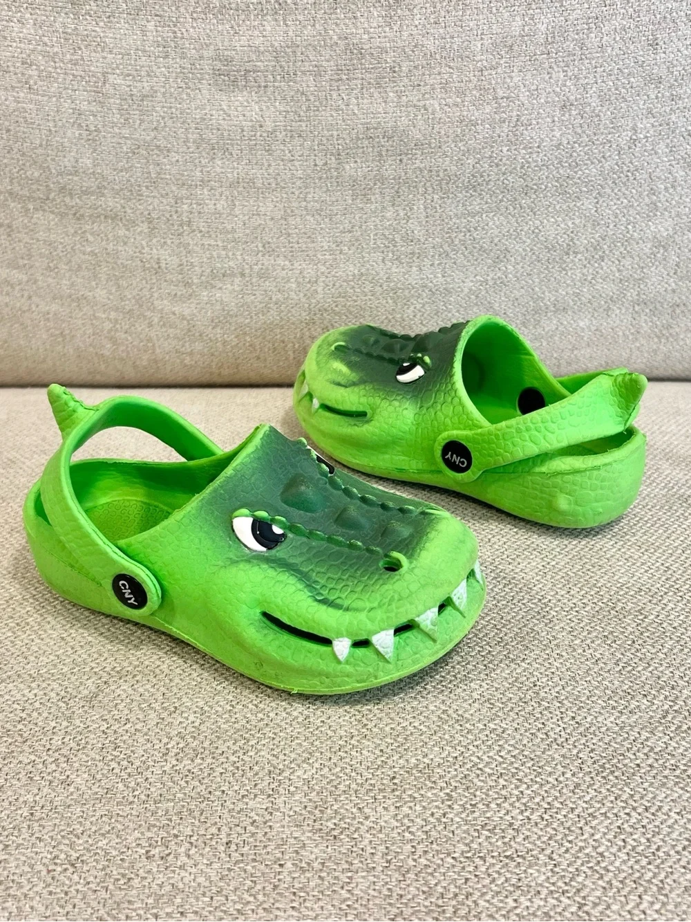Capelli New York Size 9 Toddler Crocodile Clogs Green Slip On Shoes GUC